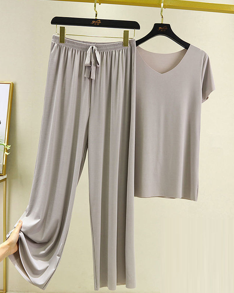 Ice silk pyjamas in two pieces