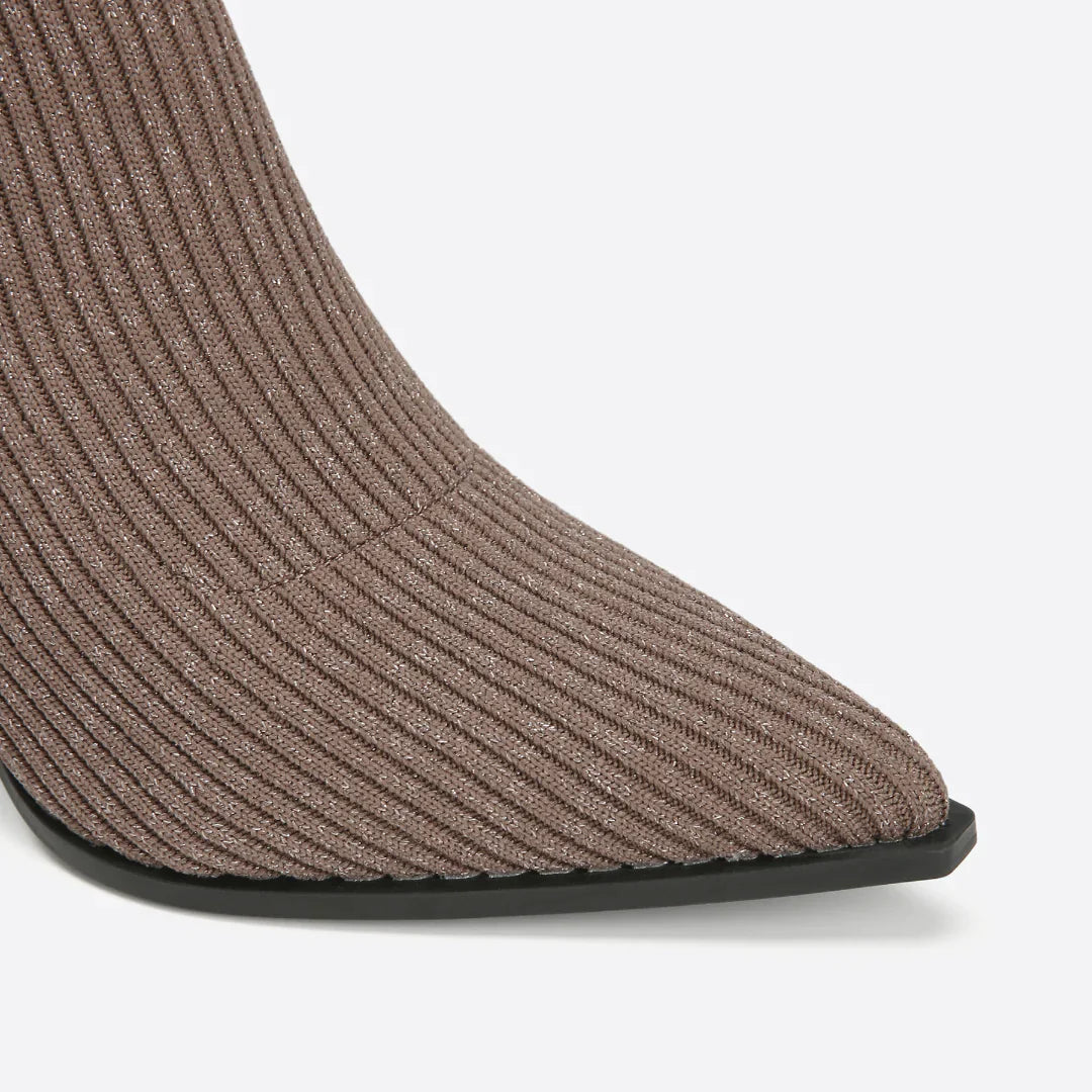 Gemma Knitted boots with a stylish heel for women