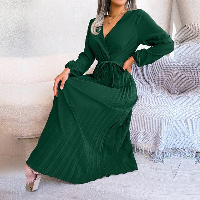 Lena - mode plisseret lang kjole med V-hals til sommeren 2024